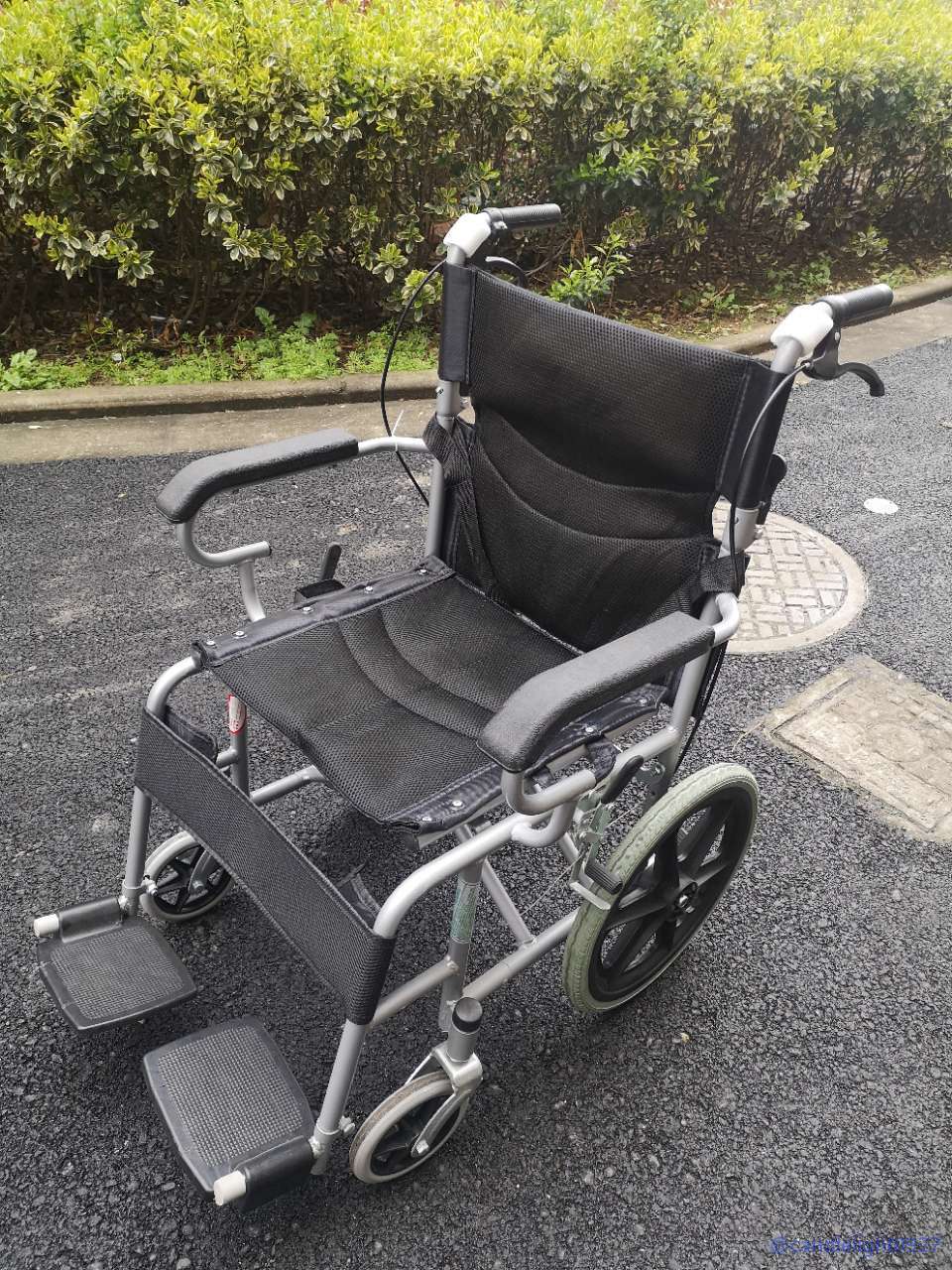 助邦可折叠式轮椅现180元转让